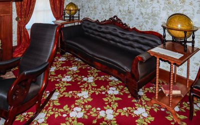 Divan in the parlor of the Lincoln home in Lincoln Home NHS