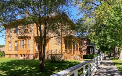 Dubois, Miller, Sprigg and Corneau homes on Eighth Street in Lincoln Home NHS