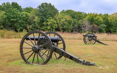 Cannon battery on the battlefield in Wilsons Creek NB