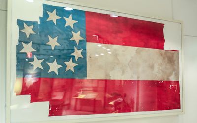 Confederate cavalry flag in Wilsons Creek NB
