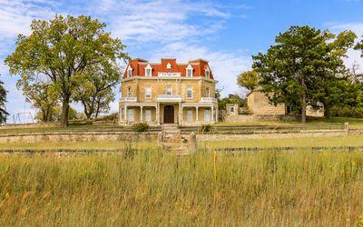 Front view of the Spring Hill/Z Bar Ranch house in Tallgrass Prairie National Preserve