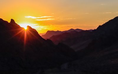 Sunrise from the west entrance in Valley of Fire SP 