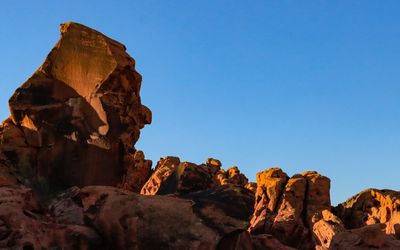 Head-like sandstone formation in Valley of Fire SP