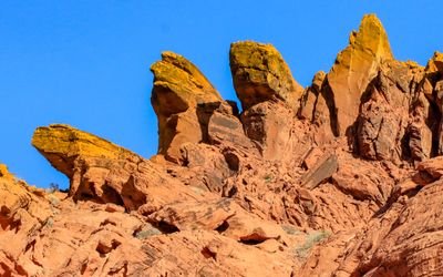 A jumble of red rocks in Valley of Fire SP