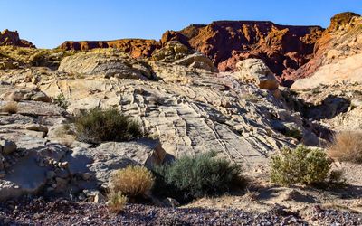 Rock formations along the White Domes Road in Valley of Fire SP