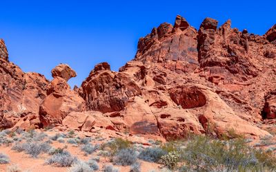 Balanced Rock formation near the visitor center in Valley of Fire SP