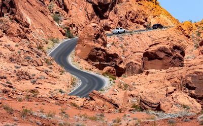Road near the visitor center heading towards the White Domes Road in Valley of Fire SP
