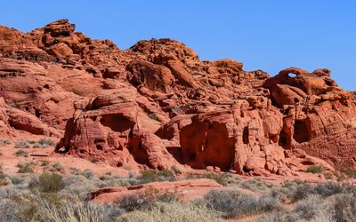 Rugged sandstone formation and an arch near the West Entrance in Valley of Fire SP