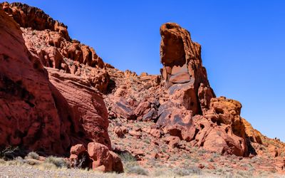 Collapsing sandstone formation along the Valley of Fire Road in Valley of Fire SP