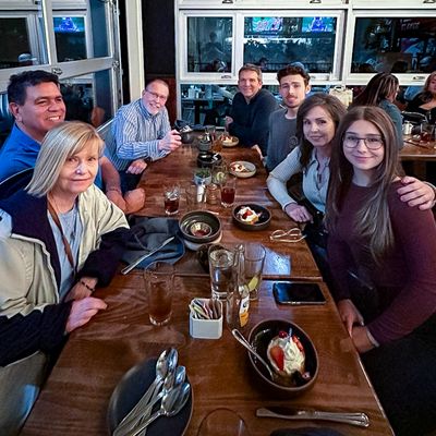 Sister Sue, husband Phil, David, Brandon, sister Vicky and Alyssa at a holiday dinner