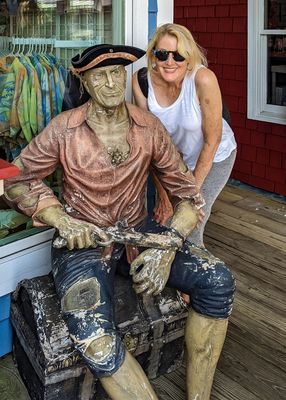 Atlanta friend Beth making a new friend in Hilton Head, South Carolina
