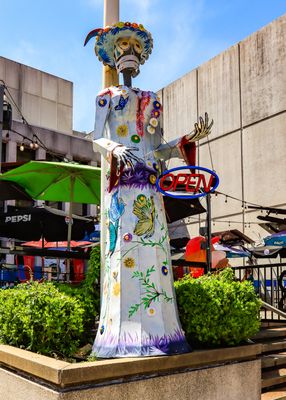 Tin statue standing outside a restaurant in Hot Springs, Arkansas