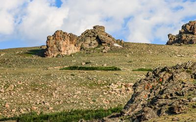 Rocky outcroppings in the tundra in Rocky Mountain NP