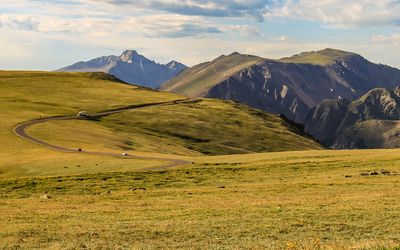 The Trail Ridge Road with Longs Peak in the distance in Rocky Mountain NP
