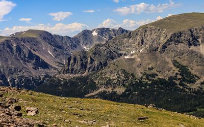 Rugged mountains across the tundra in Rocky Mountain NP