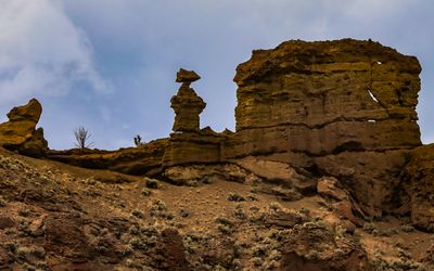 Small windows and a balanced rock on a ridge in Shoshone National Forest