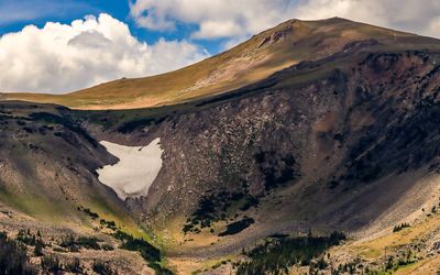 A distant peak as seen from the Rock Creek Vista Point along the Beartooth Highway