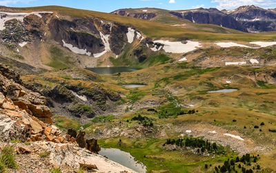 Cirque Lake and ponds along the Beartooth Highway
