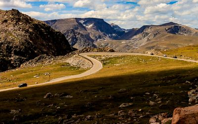 US 212 winds through the tundra along the Beartooth Highway