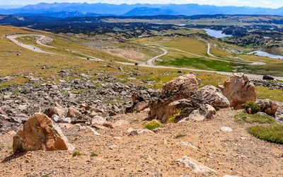 US 212 twists and turns among many lakes along the Beartooth Highway