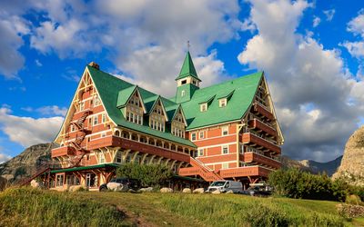 The Prince of Wales Lodge (1927) in Waterton Lakes NP