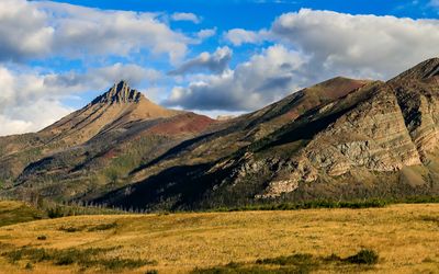 View along the Red Rock Canyon Parkway in Waterton Lakes NP
