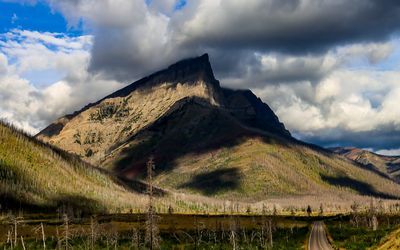View along the Red Rock Canyon Parkway in Waterton Lakes NP