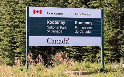 Park entrance sign in Kootenay NP 