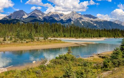Mountains tower over the Kootenay River in Kootenay NP