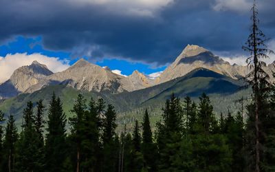 Clouds build over mountain peaks in Kootenay NP