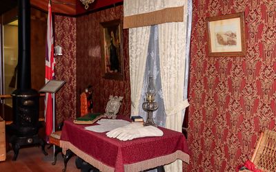 Officers’ quarters exhibit in Fort Macleod
