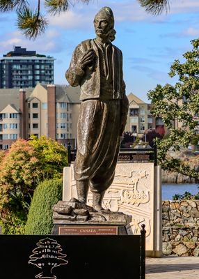 Statue at Laural Point in Victoria BC