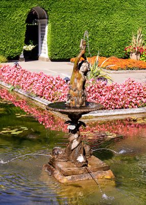 Fountain in the Italian Garden in Butchart Gardens