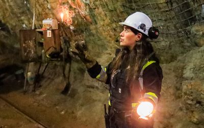 Explaining later lighting mechanisms at the Britannia Mine National Historic Site