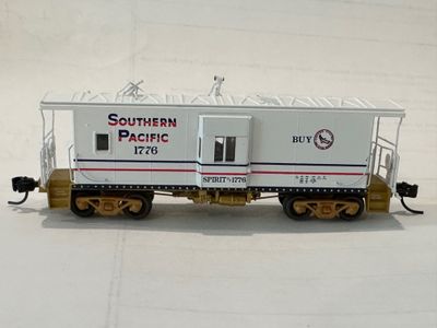 SP Bicentennial Bay Window Caboose 1.jpg