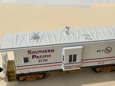 SP Bicentennial Bay Window Caboose 4.jpg