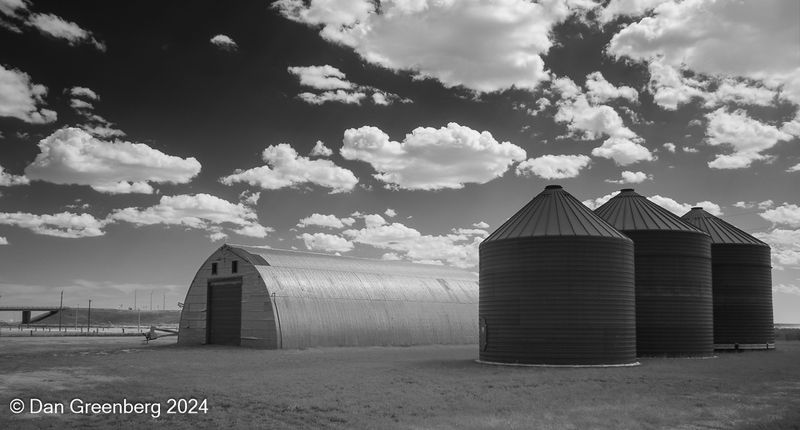 Quonset Building with 3 Grain Bins