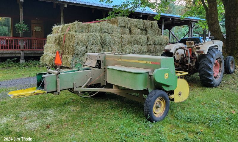 John Deere 336 Baler