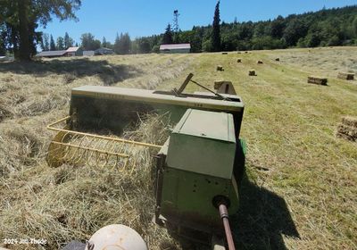 John Deere 336 Baler