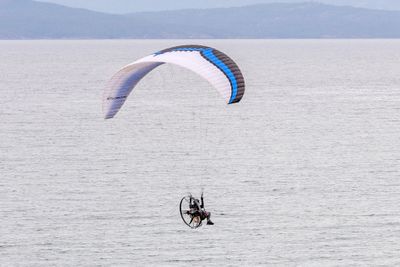 Para-sailing