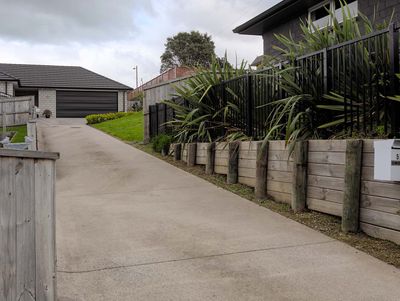 01 Looking up driveway.jpg