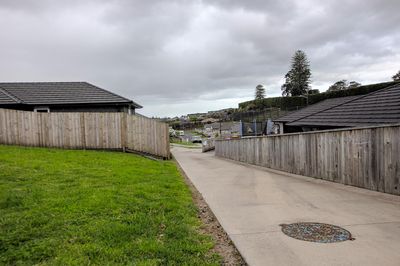 04 Looking down driveway.jpg