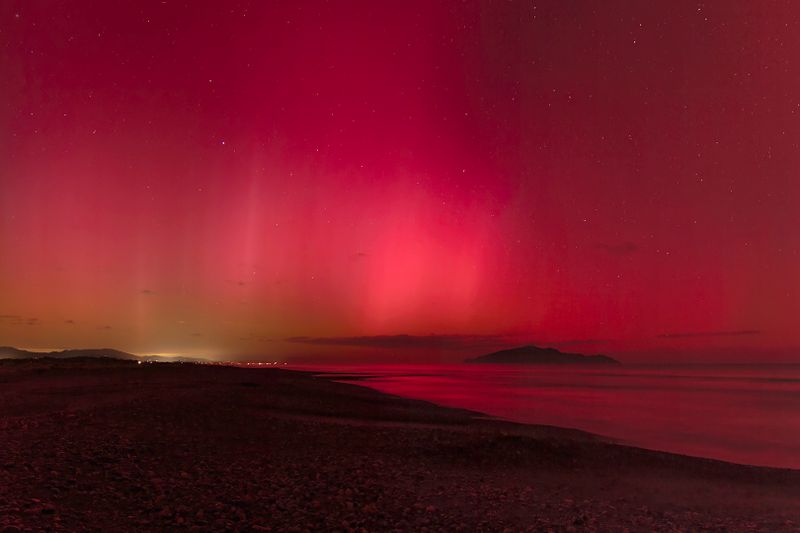 11 May 2024 - The Aurora Australis was pretty amazing down at the beach