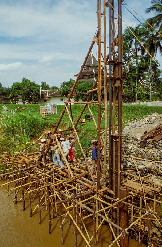 Bridge Building - Pile driving