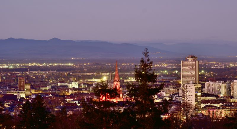 Vue sur Mulhouse et la Plaine dAlsace depuis la Tour du  Belvdre 