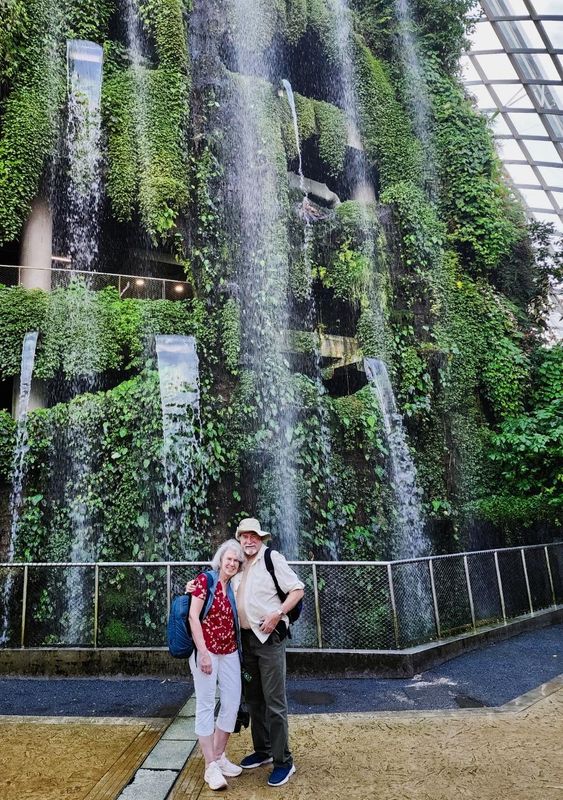 R & H at Flower Dome (photo by Julien Teo (Tiger), our guide)