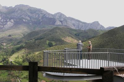Howard & tour guide John at an overlook 