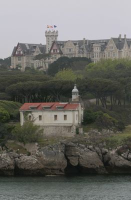 La Cerda LH with Magdalena Palace behind.