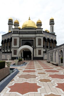 With Dart we rode to Bandar Seri Begawan to visit the Jame Asr Hassanil Bolkiah mosque