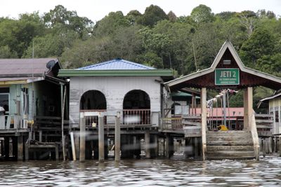  Kampong jeti 2. At BSR waterfront you can pay a Brunei/Singapore dollar to have a boatman drop you here. 